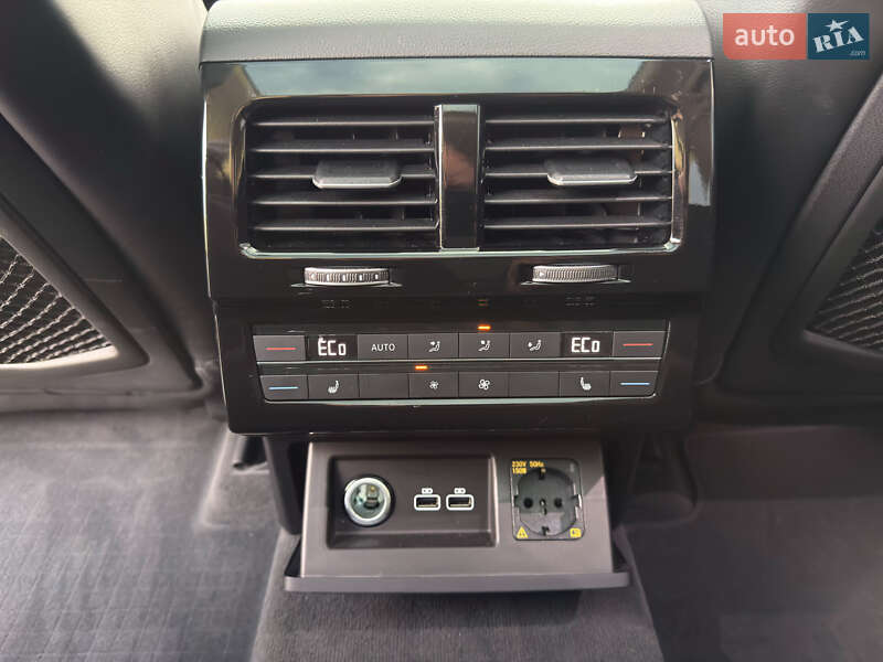 Внедорожник / Кроссовер Volkswagen Touareg 2018 в Радивилове