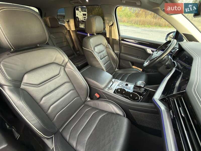 Внедорожник / Кроссовер Volkswagen Touareg 2018 в Радивилове