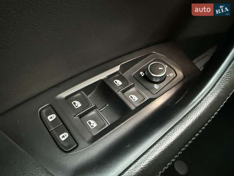 Внедорожник / Кроссовер Volkswagen Touareg 2018 в Радивилове