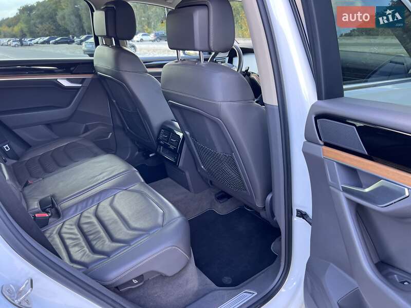 Внедорожник / Кроссовер Volkswagen Touareg 2018 в Днепре фото 32 Внедорожник / Кроссовер Volkswagen Touareg 2018 в Днепре
