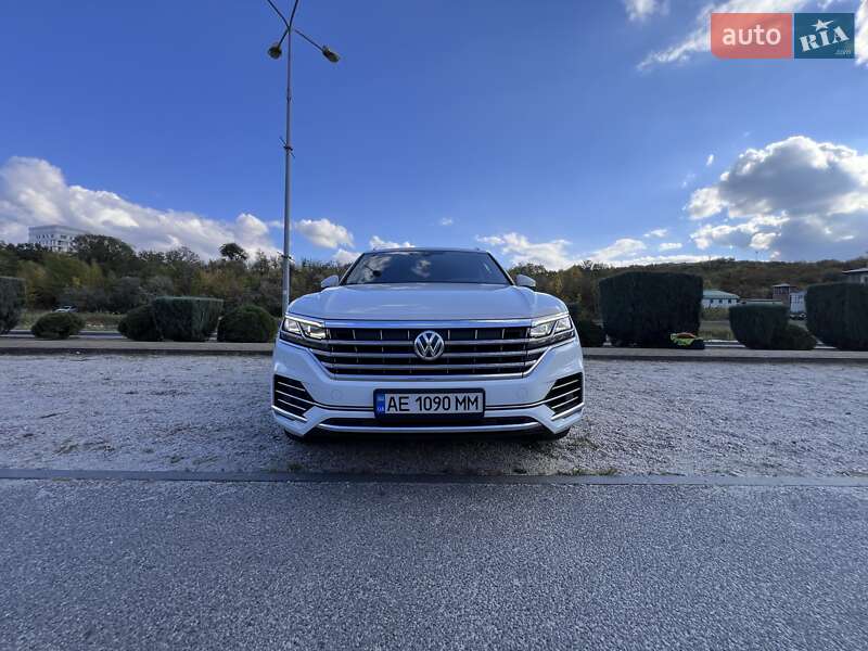 Внедорожник / Кроссовер Volkswagen Touareg 2018 в Днепре фото 40 Внедорожник / Кроссовер Volkswagen Touareg 2018 в Днепре