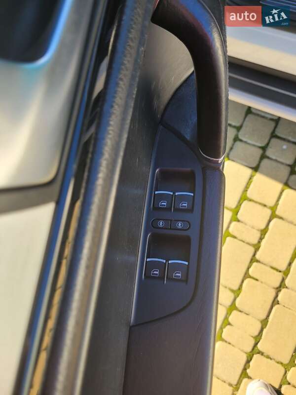 Внедорожник / Кроссовер Volkswagen Touareg 2010 в Одессе