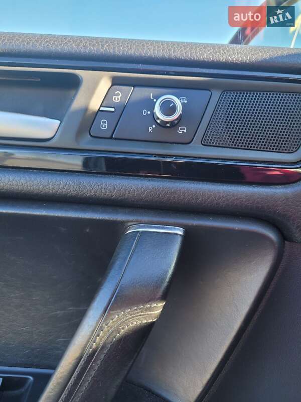 Внедорожник / Кроссовер Volkswagen Touareg 2010 в Одессе