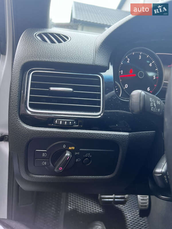 Внедорожник / Кроссовер Volkswagen Touareg 2011 в Тячеве фото 8 Внедорожник / Кроссовер Volkswagen Touareg 2011 в Тячеве