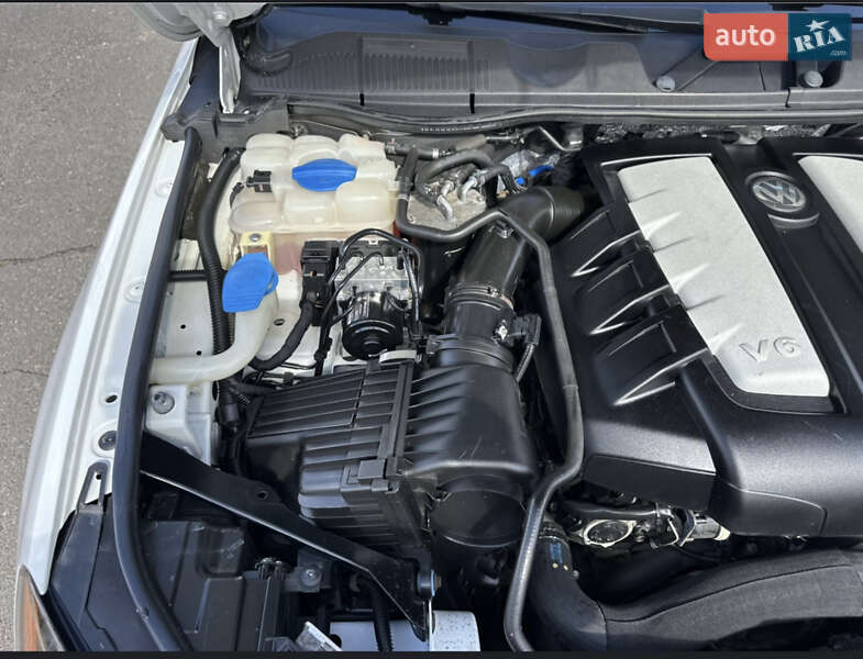 Позашляховик / Кросовер Volkswagen Touareg 2012 в Чернігові