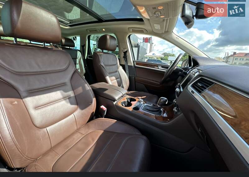 Позашляховик / Кросовер Volkswagen Touareg 2012 в Чернігові