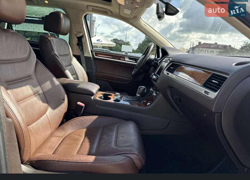 Позашляховик / Кросовер Volkswagen Touareg 2012 в Чернігові