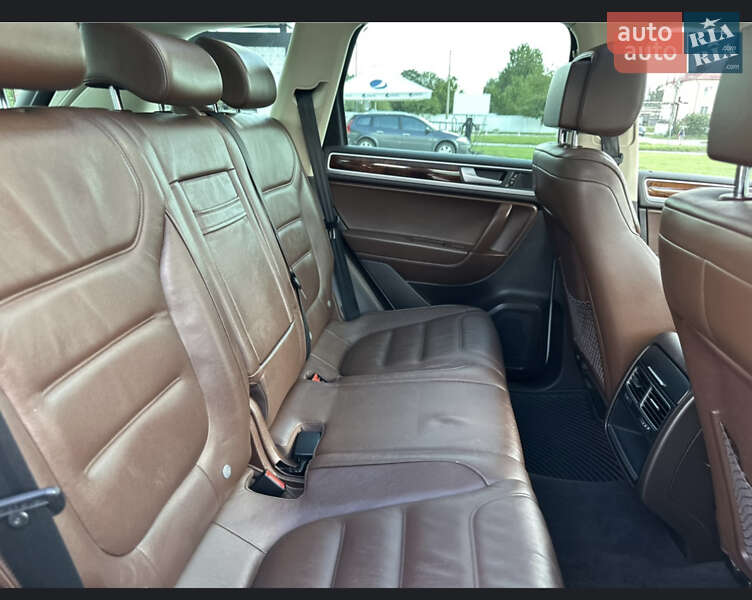 Позашляховик / Кросовер Volkswagen Touareg 2012 в Чернігові