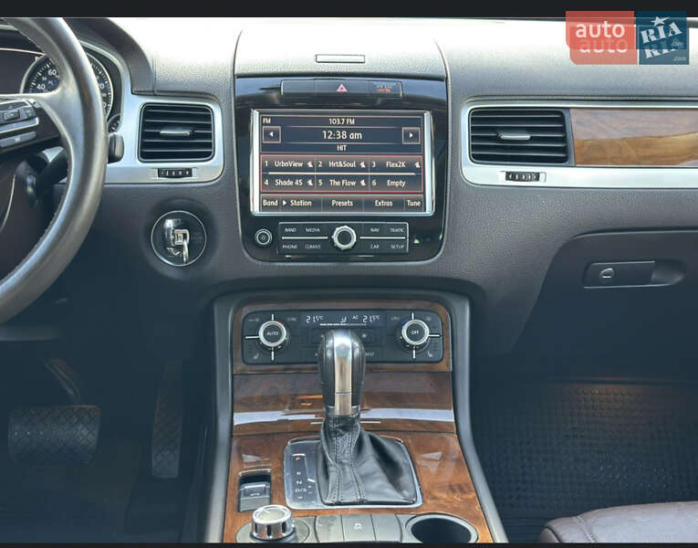 Позашляховик / Кросовер Volkswagen Touareg 2012 в Чернігові