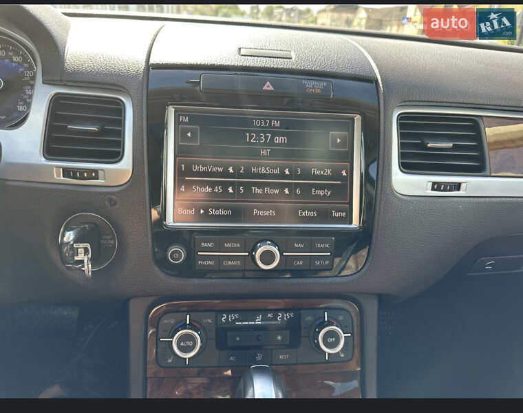 Позашляховик / Кросовер Volkswagen Touareg 2012 в Чернігові