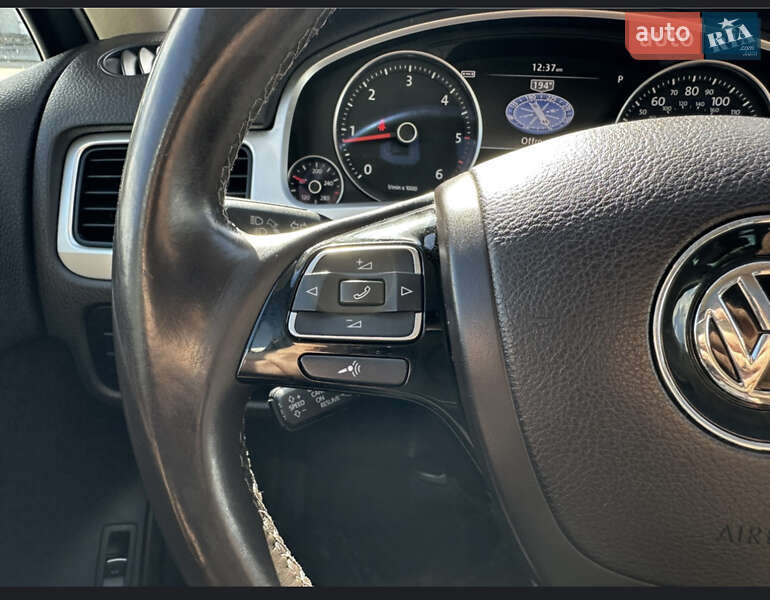 Позашляховик / Кросовер Volkswagen Touareg 2012 в Чернігові