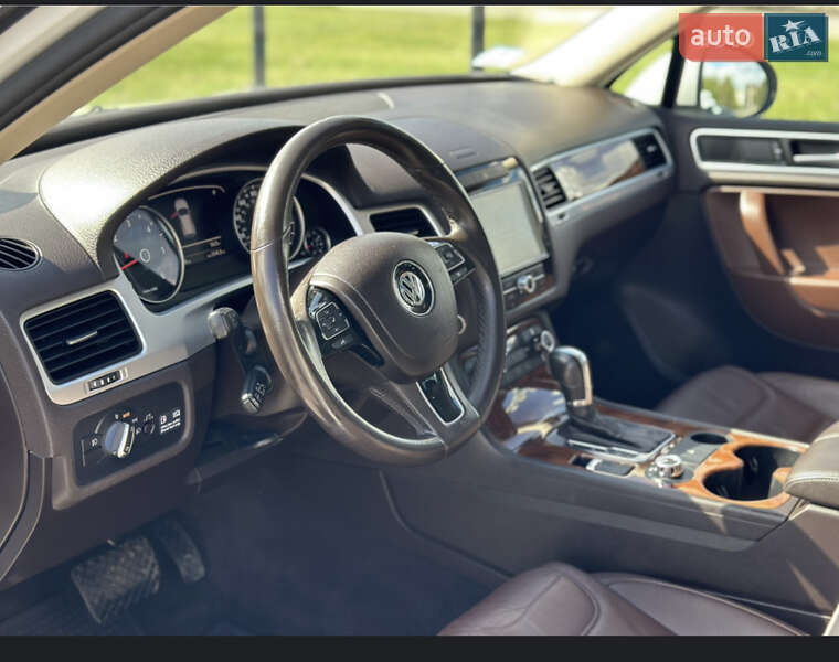 Позашляховик / Кросовер Volkswagen Touareg 2012 в Чернігові