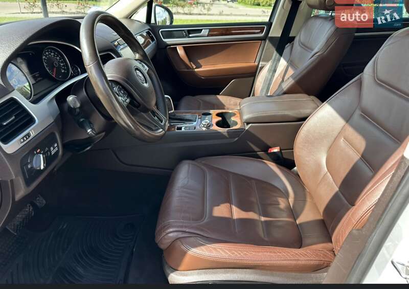Позашляховик / Кросовер Volkswagen Touareg 2012 в Чернігові
