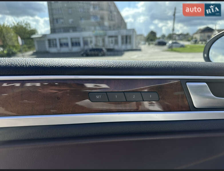 Позашляховик / Кросовер Volkswagen Touareg 2012 в Чернігові