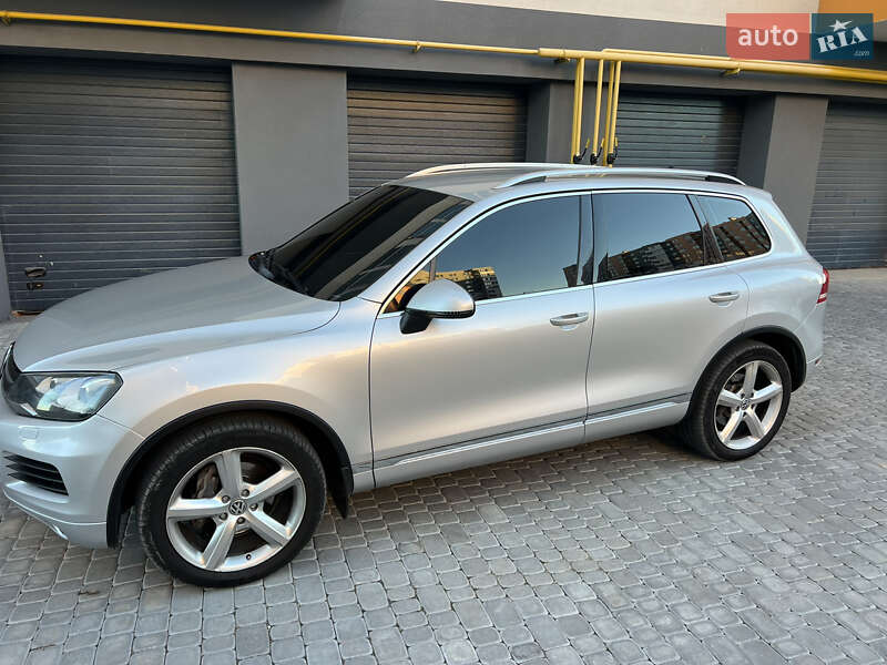 Внедорожник / Кроссовер Volkswagen Touareg 2010 в Виннице