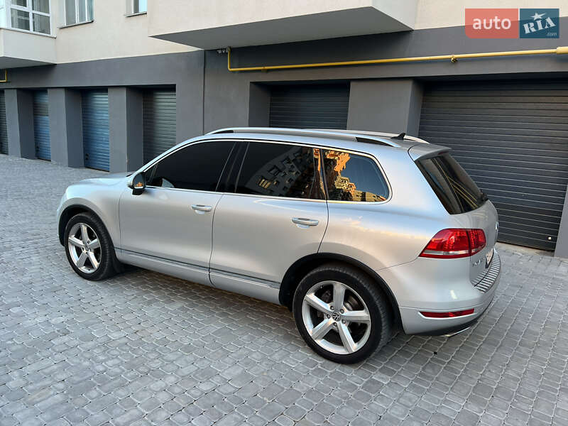 Внедорожник / Кроссовер Volkswagen Touareg 2010 в Виннице