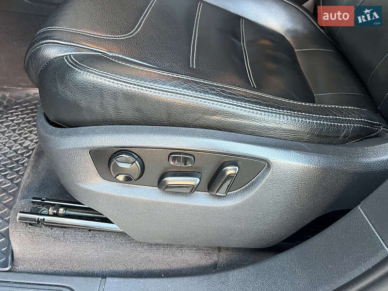 Внедорожник / Кроссовер Volkswagen Touareg 2010 в Виннице