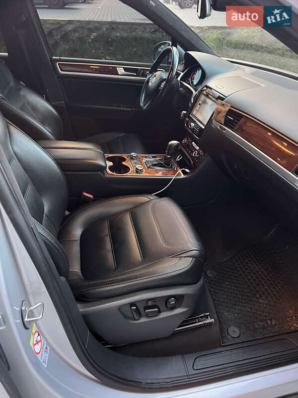 Внедорожник / Кроссовер Volkswagen Touareg 2010 в Виннице