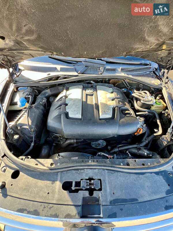 Внедорожник / Кроссовер Volkswagen Touareg 2006 в Запорожье