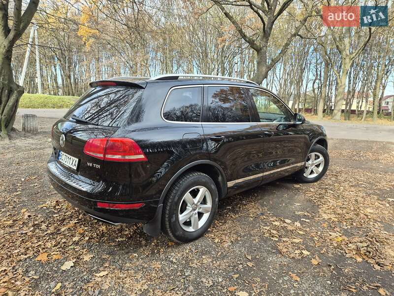 Внедорожник / Кроссовер Volkswagen Touareg 2012 в Львове