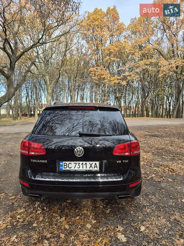 Внедорожник / Кроссовер Volkswagen Touareg 2012 в Львове