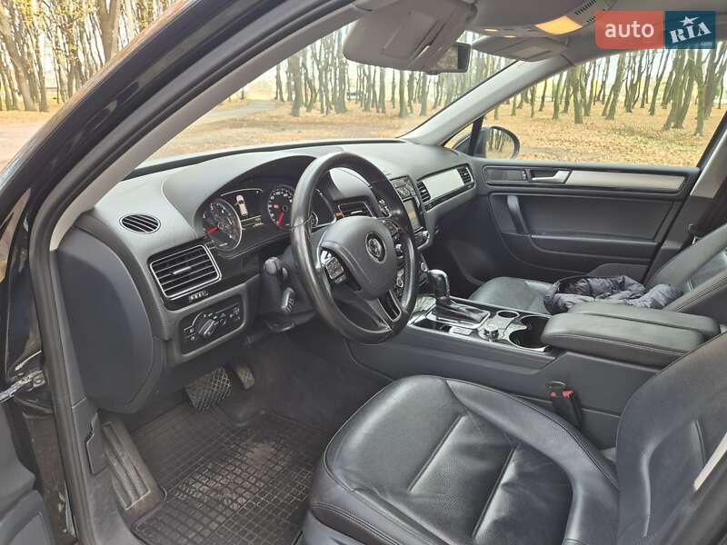 Внедорожник / Кроссовер Volkswagen Touareg 2012 в Львове