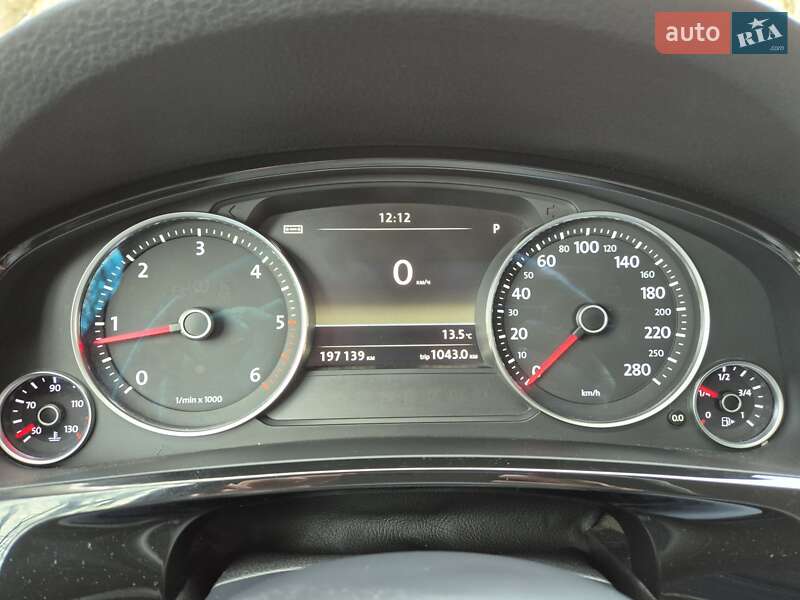 Внедорожник / Кроссовер Volkswagen Touareg 2012 в Львове