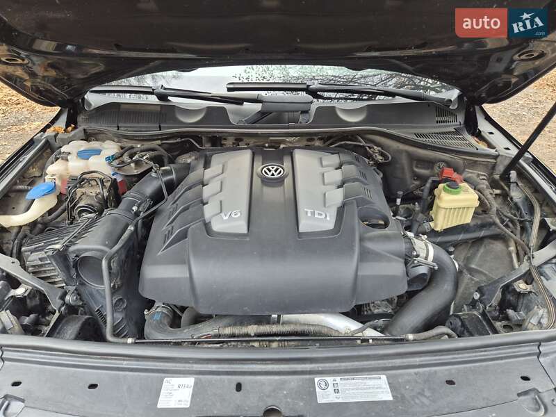 Внедорожник / Кроссовер Volkswagen Touareg 2012 в Львове