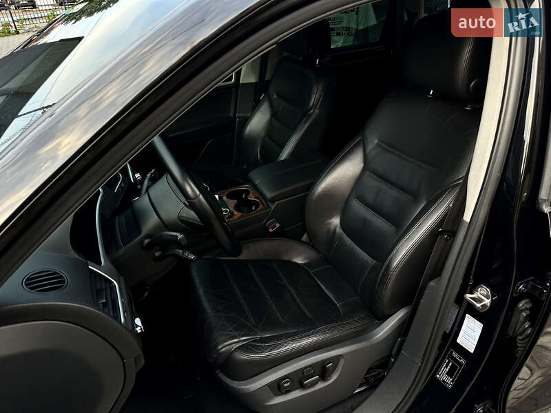 Внедорожник / Кроссовер Volkswagen Touareg 2010 в Хмельницком