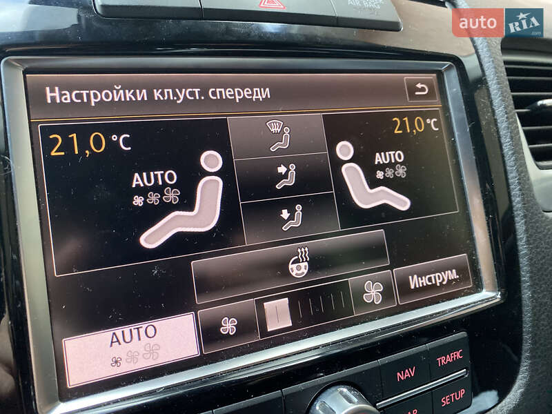 Внедорожник / Кроссовер Volkswagen Touareg 2010 в Хмельницком