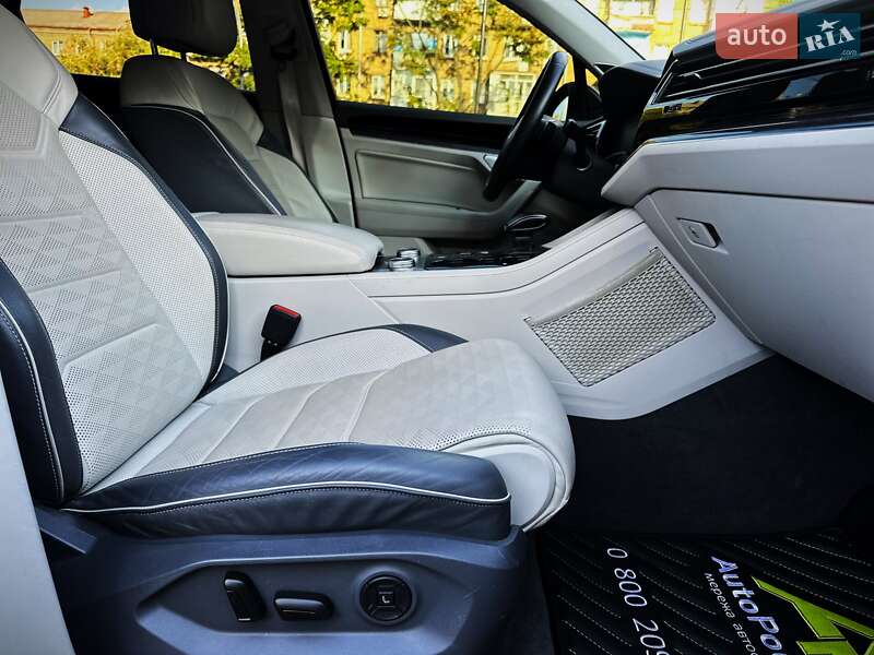 Позашляховик / Кросовер Volkswagen Touareg 2019 в Києві фото 27 Позашляховик / Кросовер Volkswagen Touareg 2019 в Києві