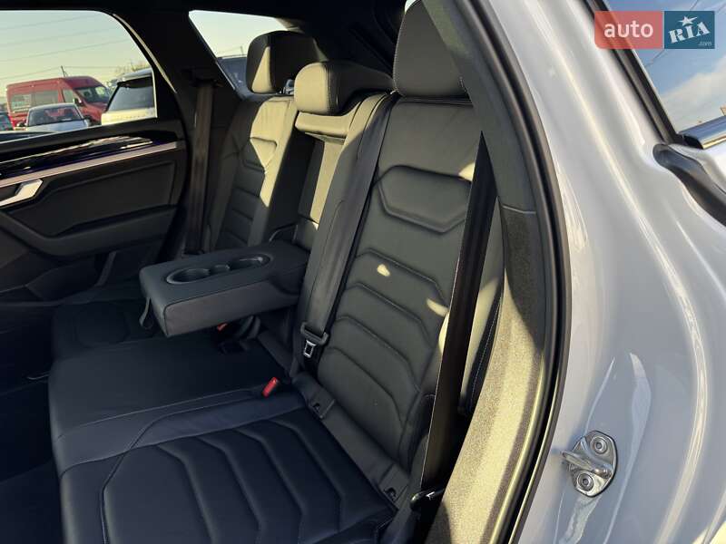 Внедорожник / Кроссовер Volkswagen Touareg 2020 в Черновцах