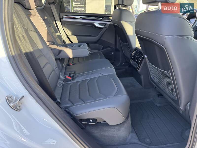 Внедорожник / Кроссовер Volkswagen Touareg 2020 в Черновцах