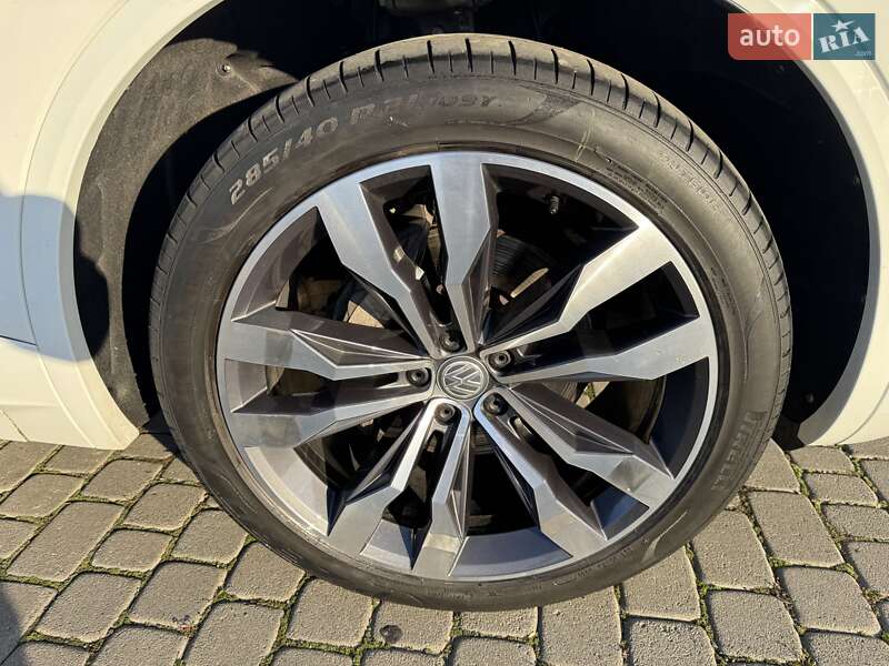 Внедорожник / Кроссовер Volkswagen Touareg 2020 в Черновцах