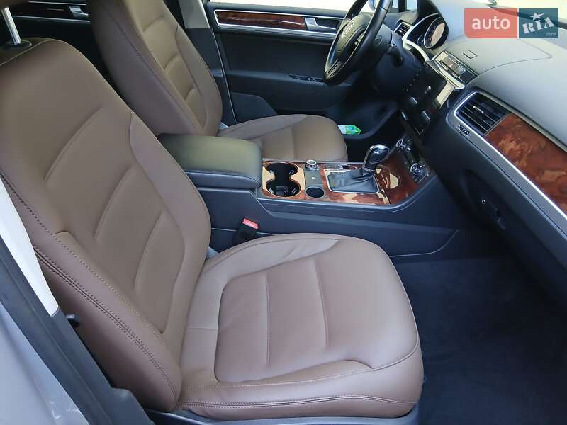 Внедорожник / Кроссовер Volkswagen Touareg 2012 в Одессе