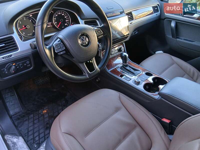 Внедорожник / Кроссовер Volkswagen Touareg 2012 в Одессе