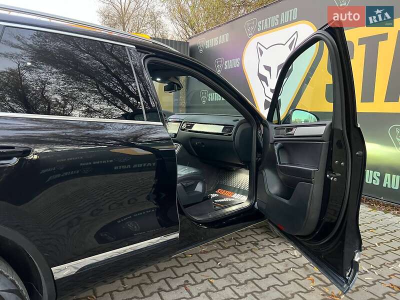 Внедорожник / Кроссовер Volkswagen Touareg 2010 в Хмельницком