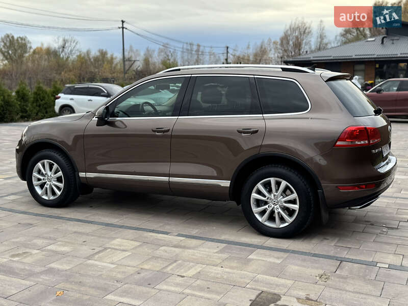 Внедорожник / Кроссовер Volkswagen Touareg 2011 в Киеве
