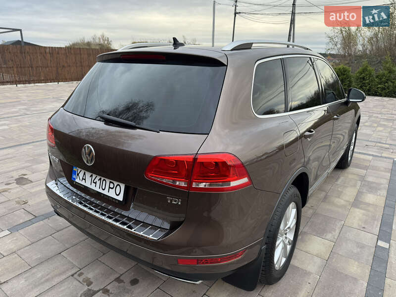 Внедорожник / Кроссовер Volkswagen Touareg 2011 в Киеве