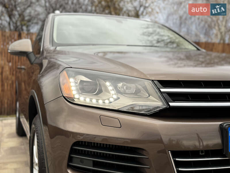 Внедорожник / Кроссовер Volkswagen Touareg 2011 в Киеве