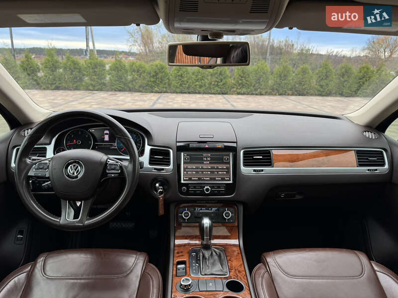 Внедорожник / Кроссовер Volkswagen Touareg 2011 в Киеве