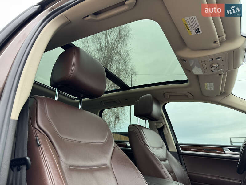 Внедорожник / Кроссовер Volkswagen Touareg 2011 в Киеве