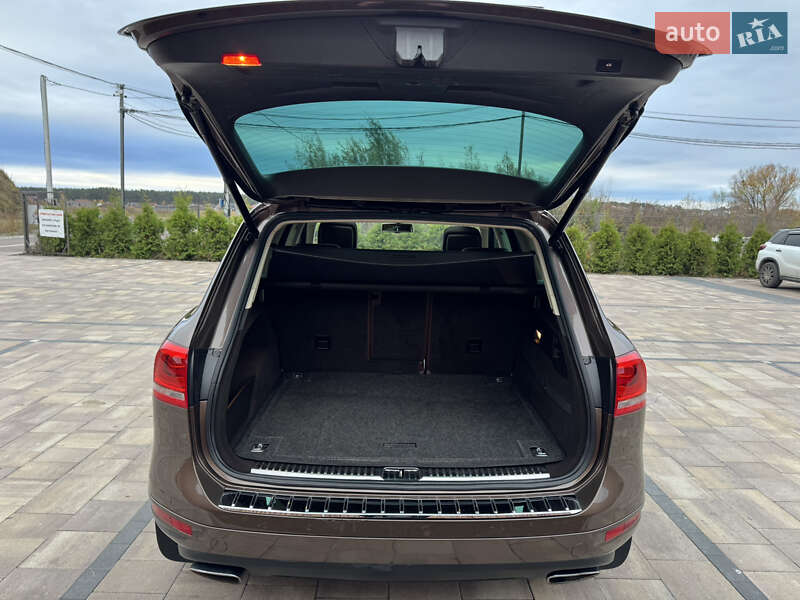 Внедорожник / Кроссовер Volkswagen Touareg 2011 в Киеве