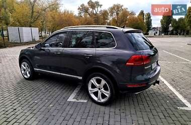 Позашляховик / Кросовер Volkswagen Touareg 2010 в Запоріжжі