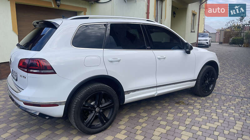 Внедорожник / Кроссовер Volkswagen Touareg 2017 в Черновцах