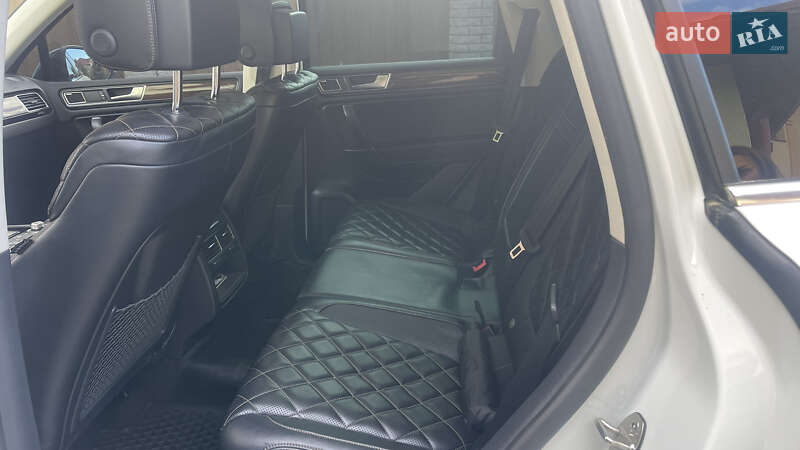 Внедорожник / Кроссовер Volkswagen Touareg 2017 в Черновцах