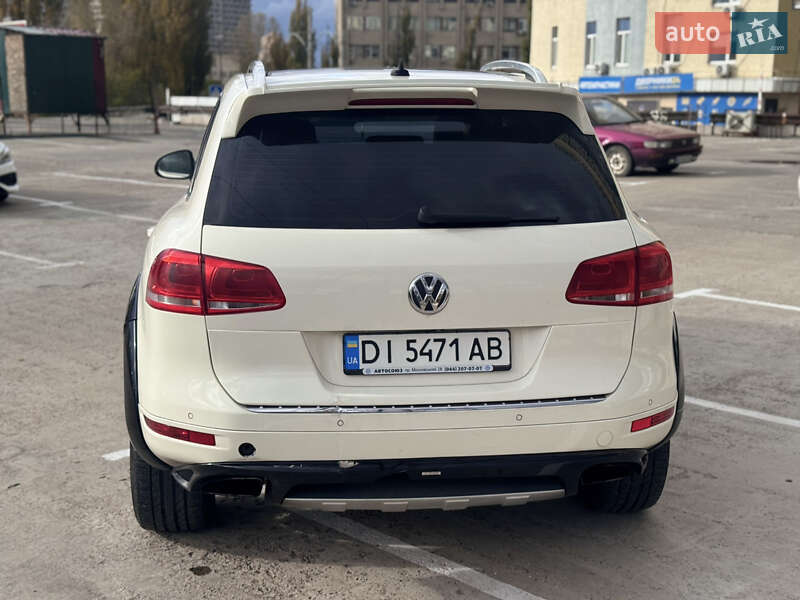 Внедорожник / Кроссовер Volkswagen Touareg 2010 в Киеве