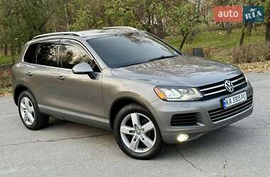 Внедорожник / Кроссовер Volkswagen Touareg 2011 в Киеве