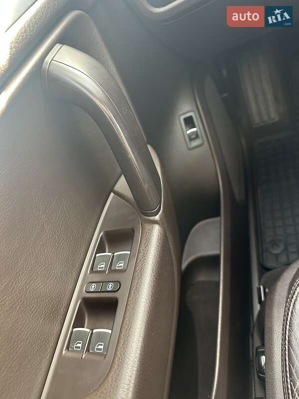 Внедорожник / Кроссовер Volkswagen Touareg 2010 в Тернополе