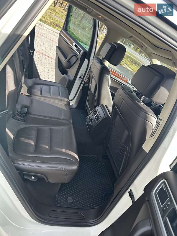 Внедорожник / Кроссовер Volkswagen Touareg 2010 в Тернополе